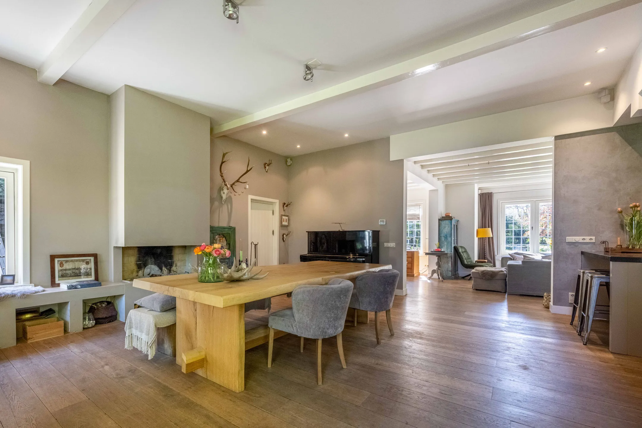 Kitchen-living
